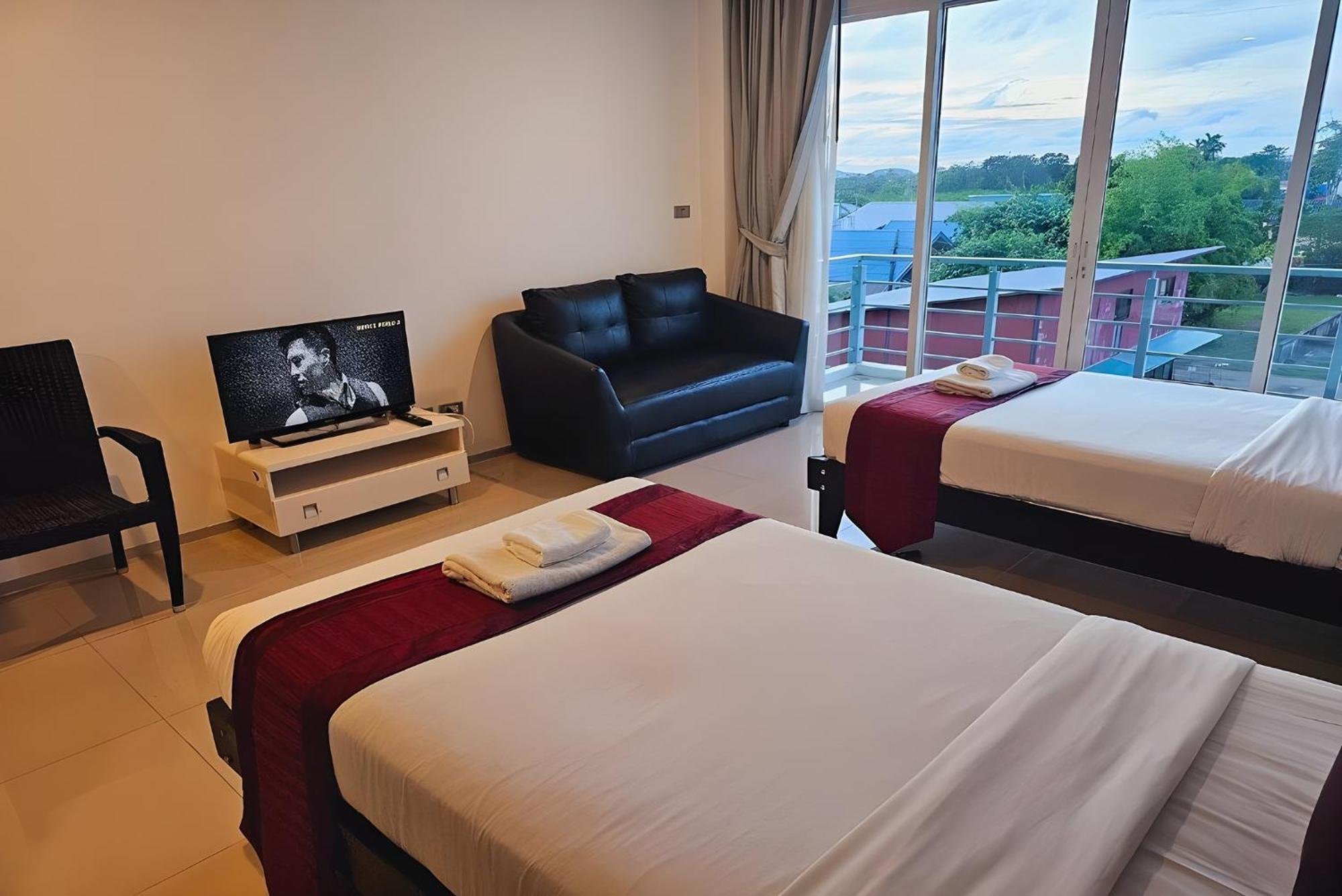 One World One Home Naiharn Hotel Rawai Kültér fotó