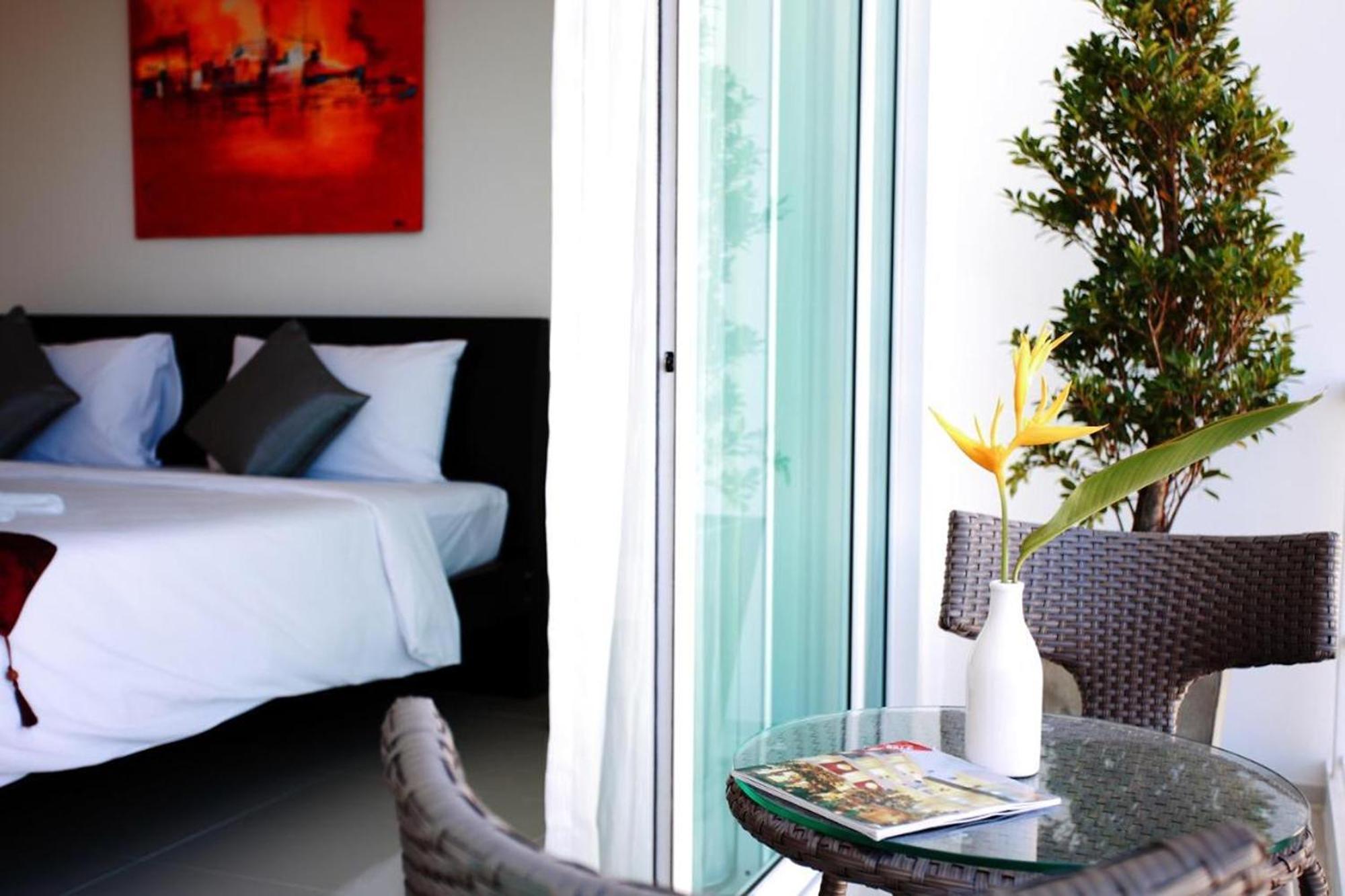 One World One Home Naiharn Hotel Rawai Kültér fotó